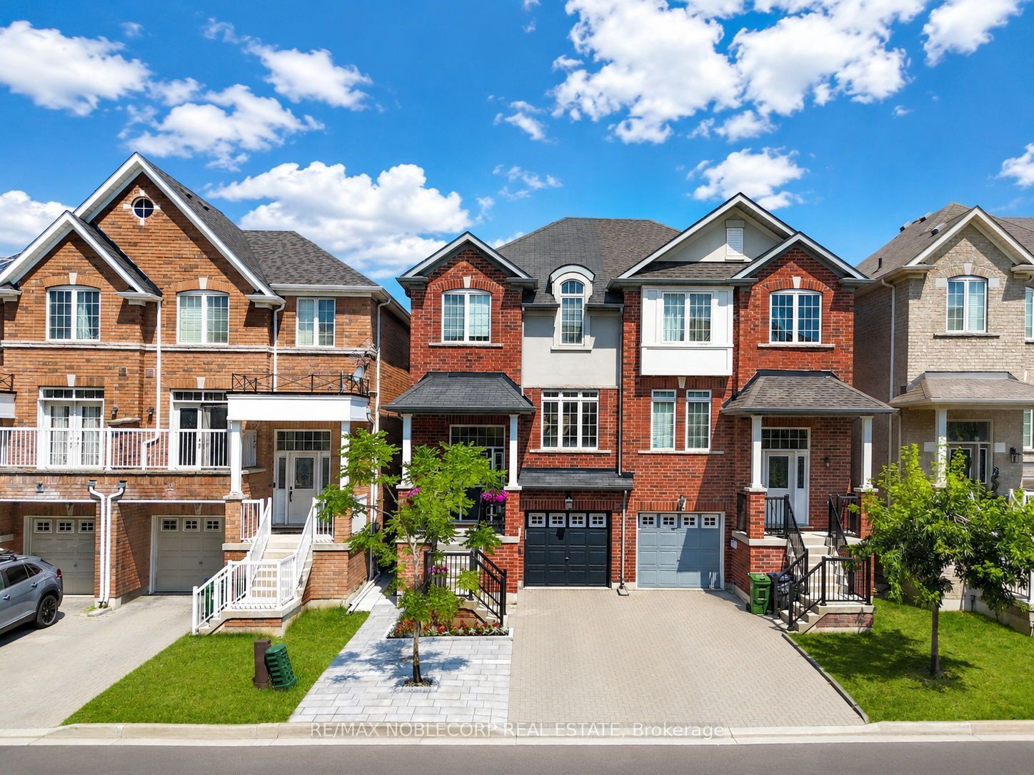 44 Lou Pomanti Street, Toronto, ON M9M 0C2 photo 2