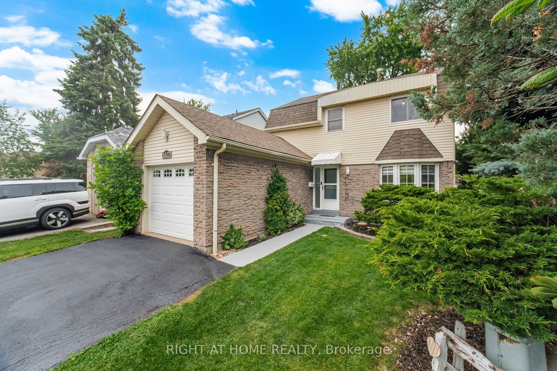 1527 Forestdale Court, Oakville, ON L6H 3A1 photo 3