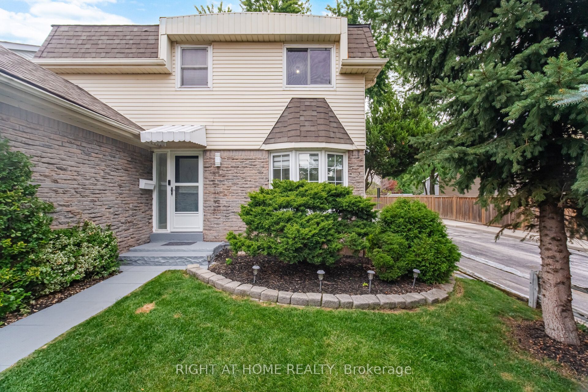1527 Forestdale Court, Oakville, ON L6H 3A1 photo 4