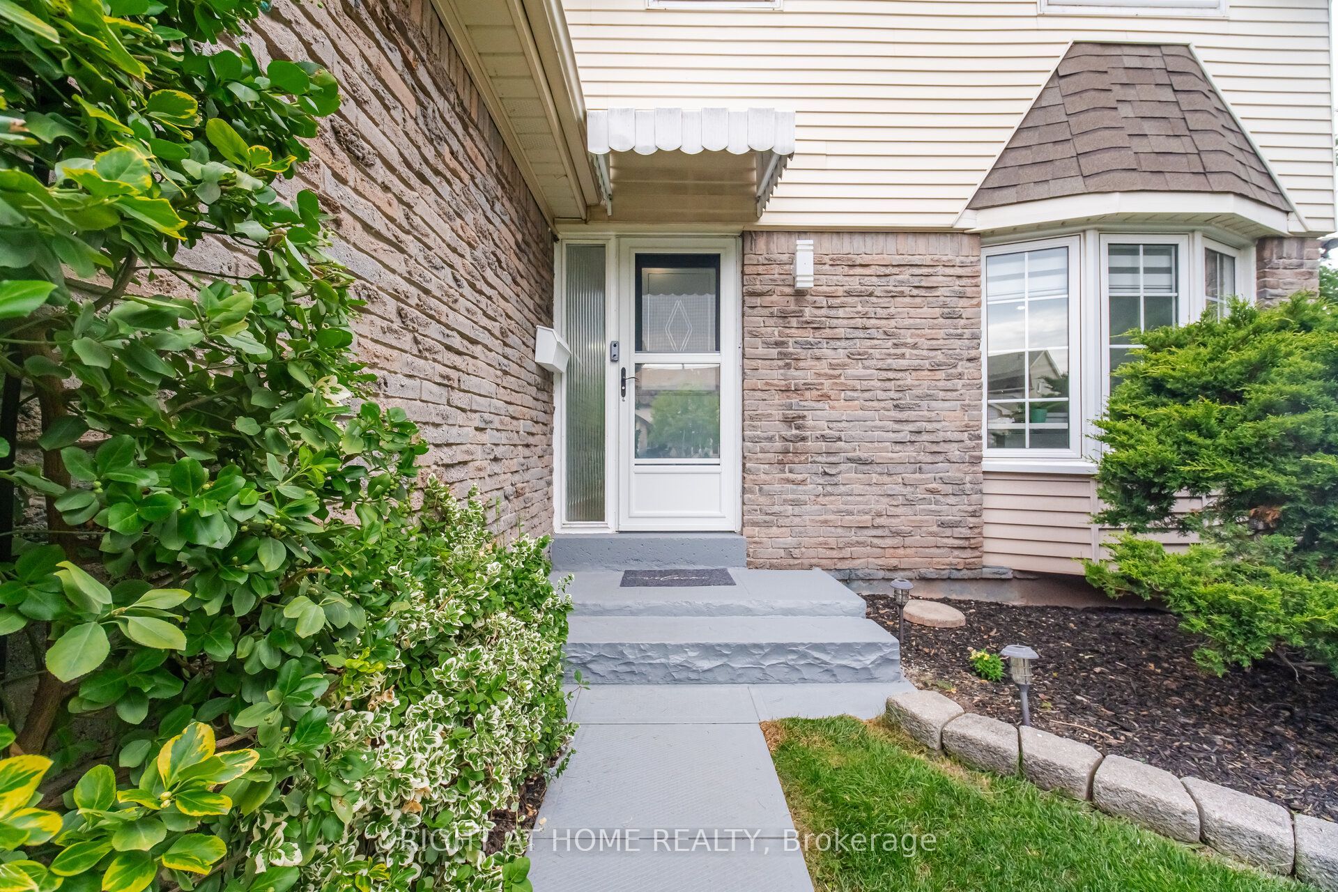 1527 Forestdale Court, Oakville, ON L6H 3A1 photo 5