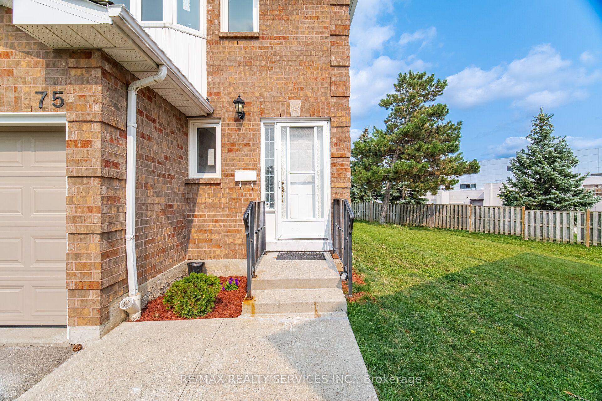 1484 Torrington Drive 75, Mississauga, ON L5V 1Y2 photo 2