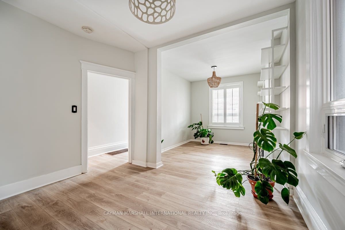 47 Burnfield Avenue, Toronto, ON M6G 1Y4 photo 5