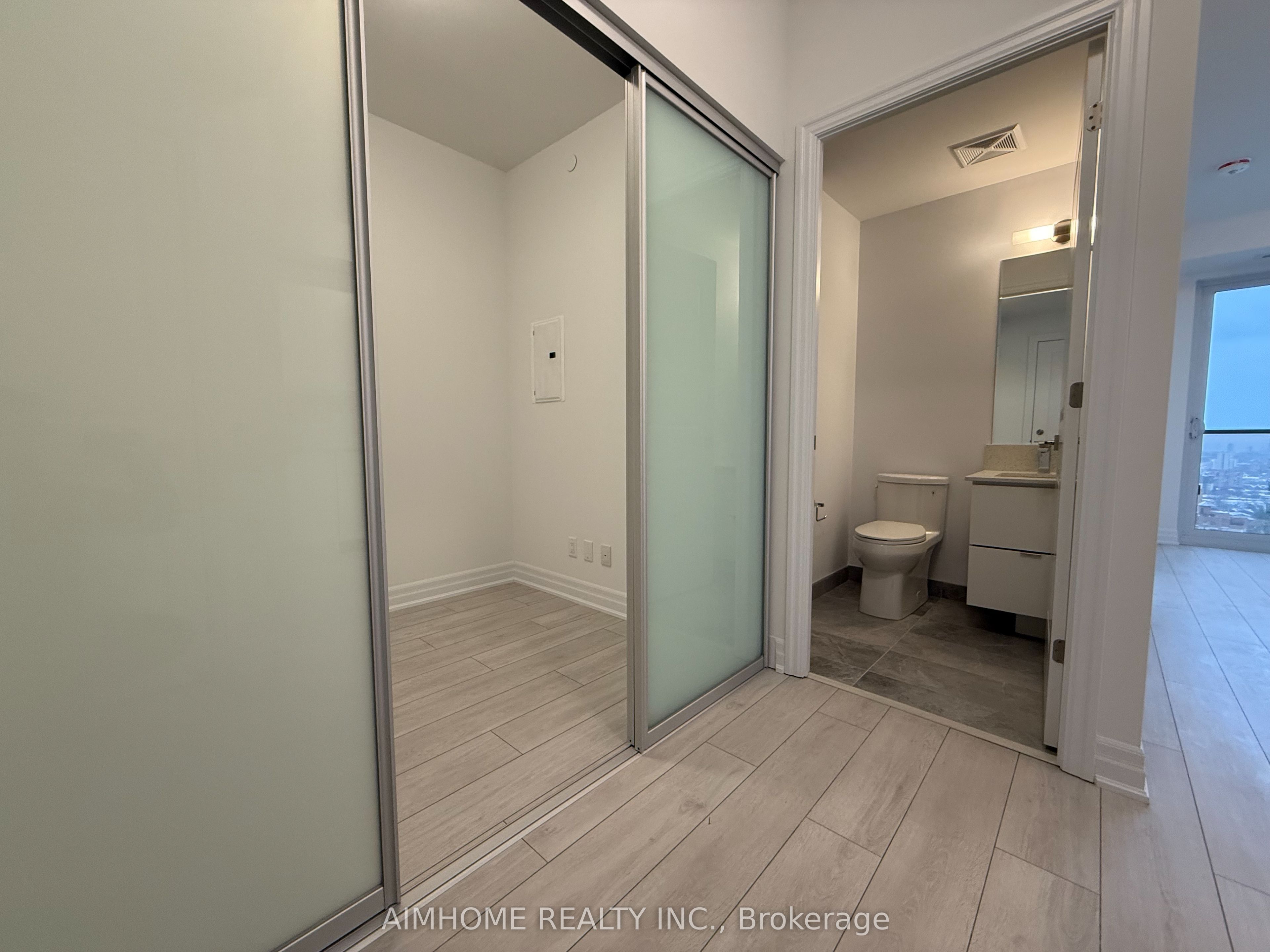 30 Elm Drive W 2507, Mississauga, ON L5B 0N6 photo 4