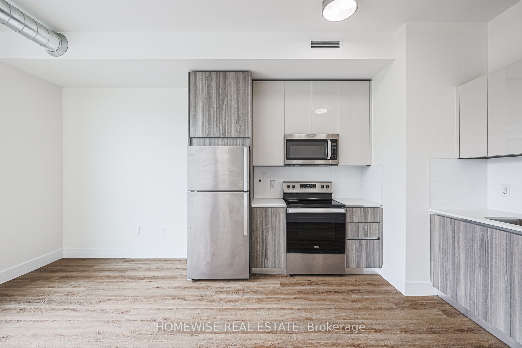 3020 Dundas Street W 204, Toronto, ON M6P 1Z3 photo 2