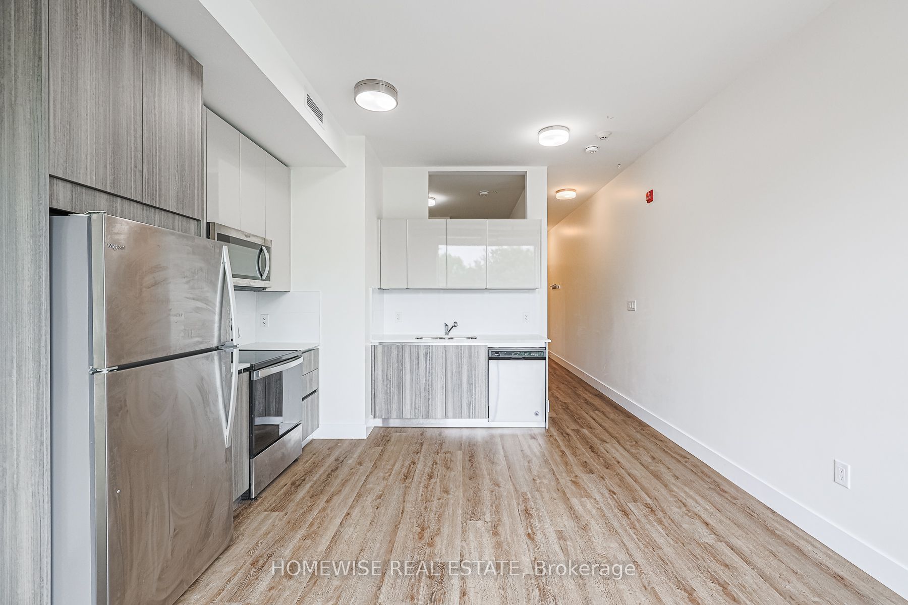 3020 Dundas Street W 204, Toronto, ON M6P 1Z3 photo 3