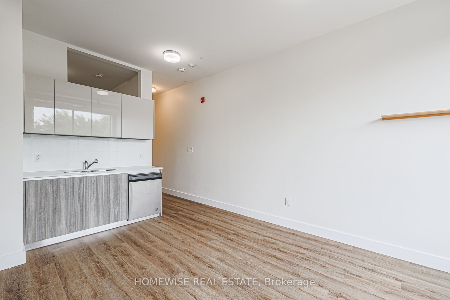 3020 Dundas Street W 204, Toronto, ON M6P 1Z3 photo 5