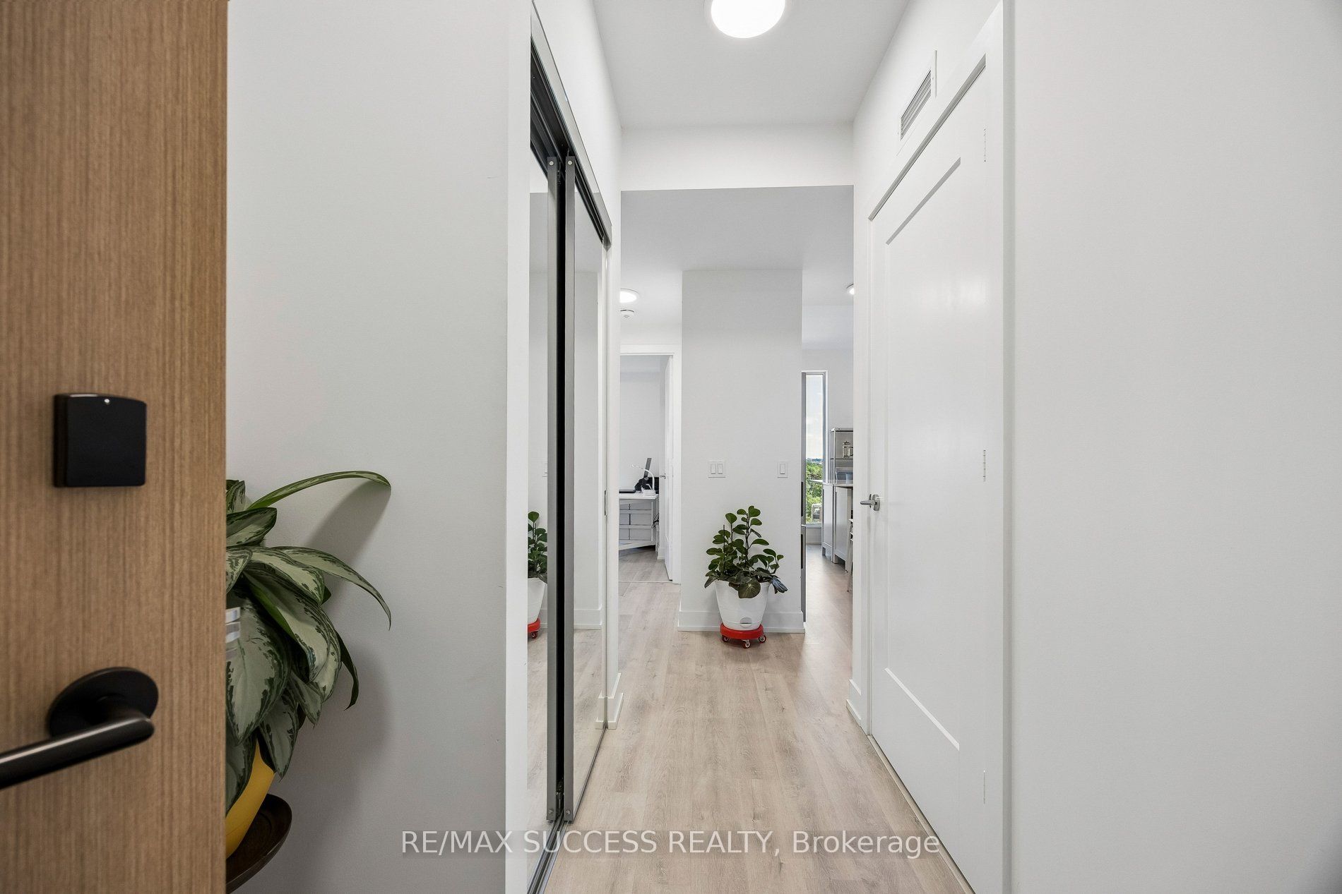 25 Cordova Avenue 904, Toronto, ON M9A 0E5 photo 5