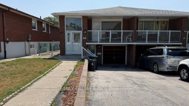 15 Madonna Gardens, Toronto, ON M9L 2T5