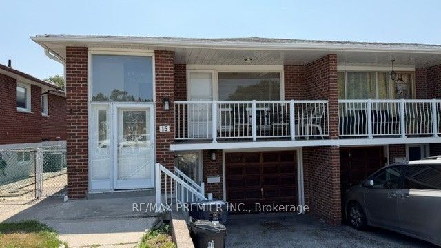 15 Madonna Gardens, Toronto, ON M9L 2T5 photo 3