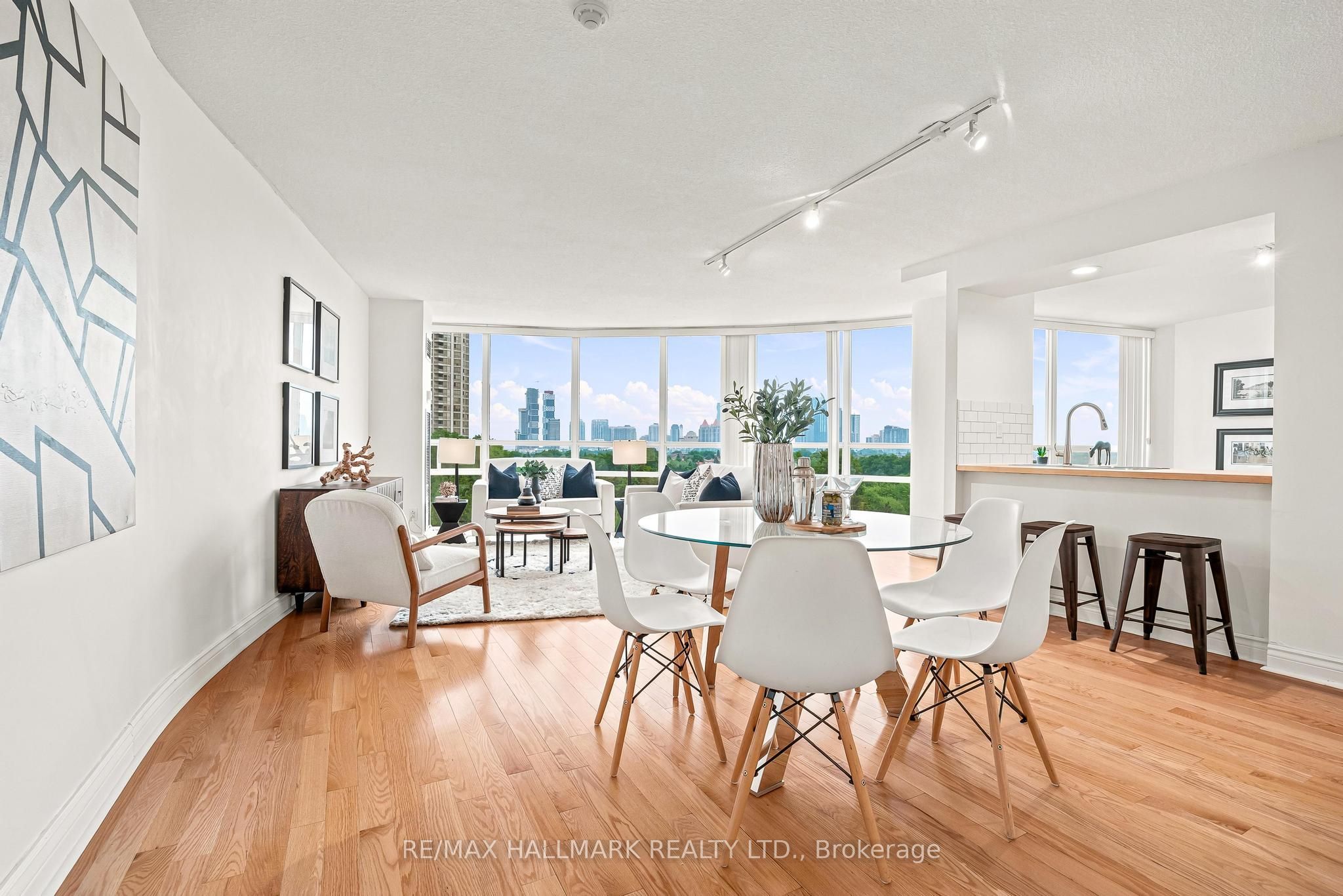 50 Eglinton Avenue W 607, Mississauga, ON L5R 3P5