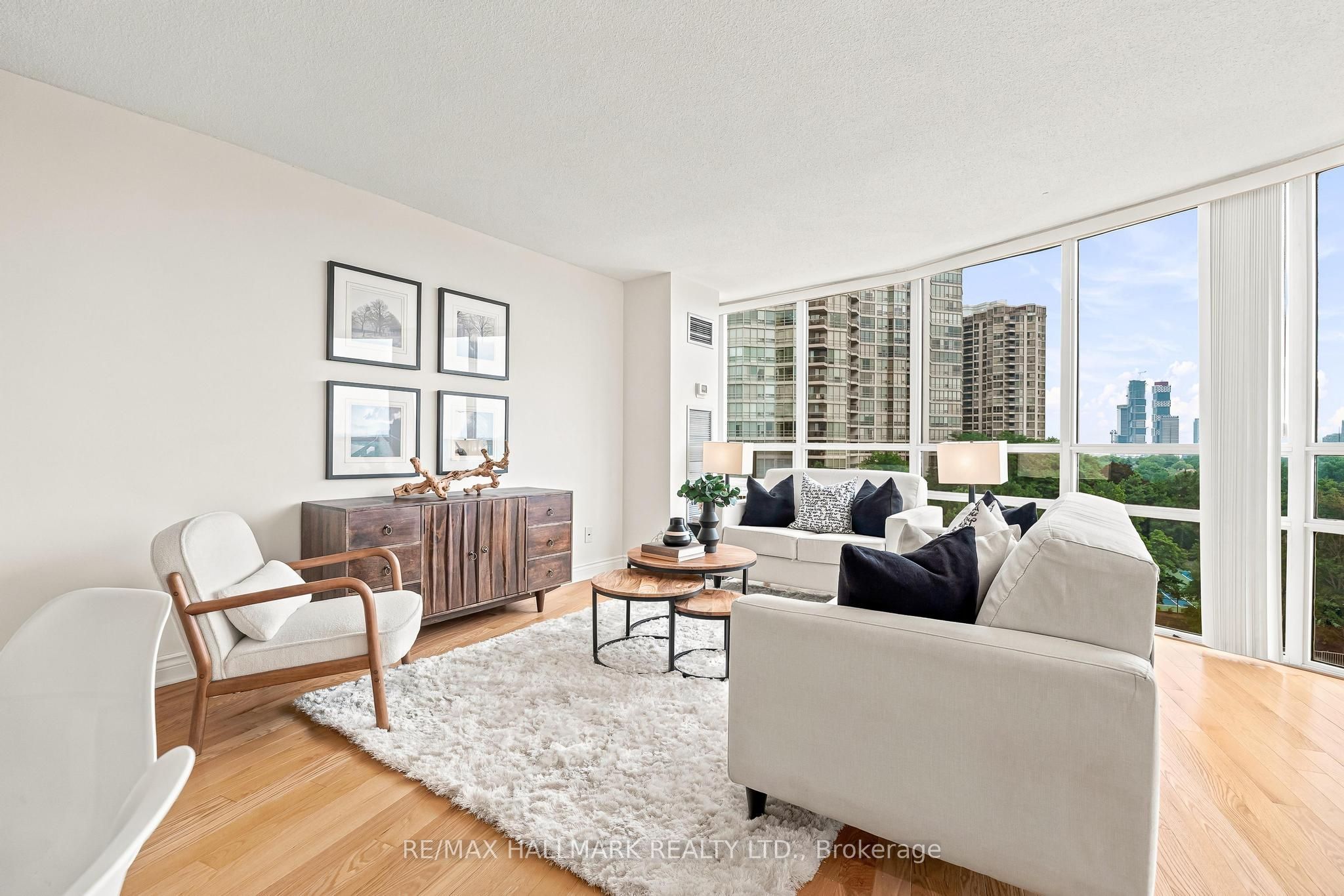 50 Eglinton Avenue W 607, Mississauga, ON L5R 3P5 photo 3