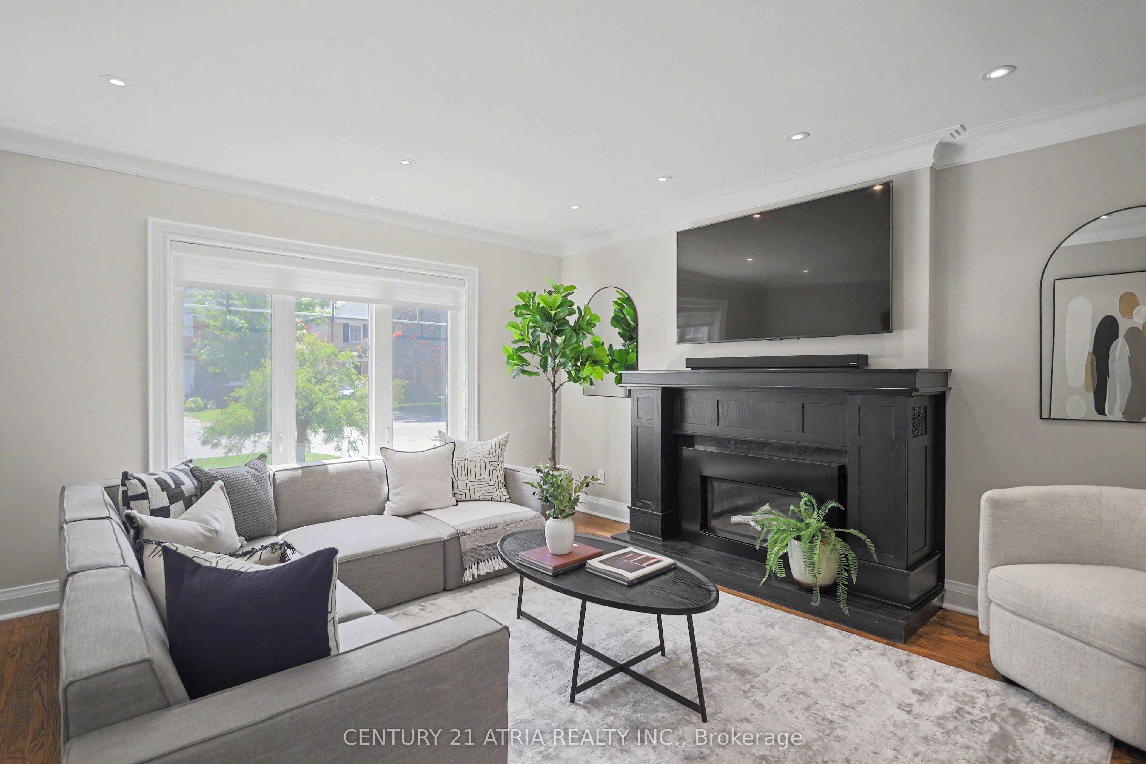 62 Lynngrove Avenue, Toronto, ON M8X 1M9 photo 3