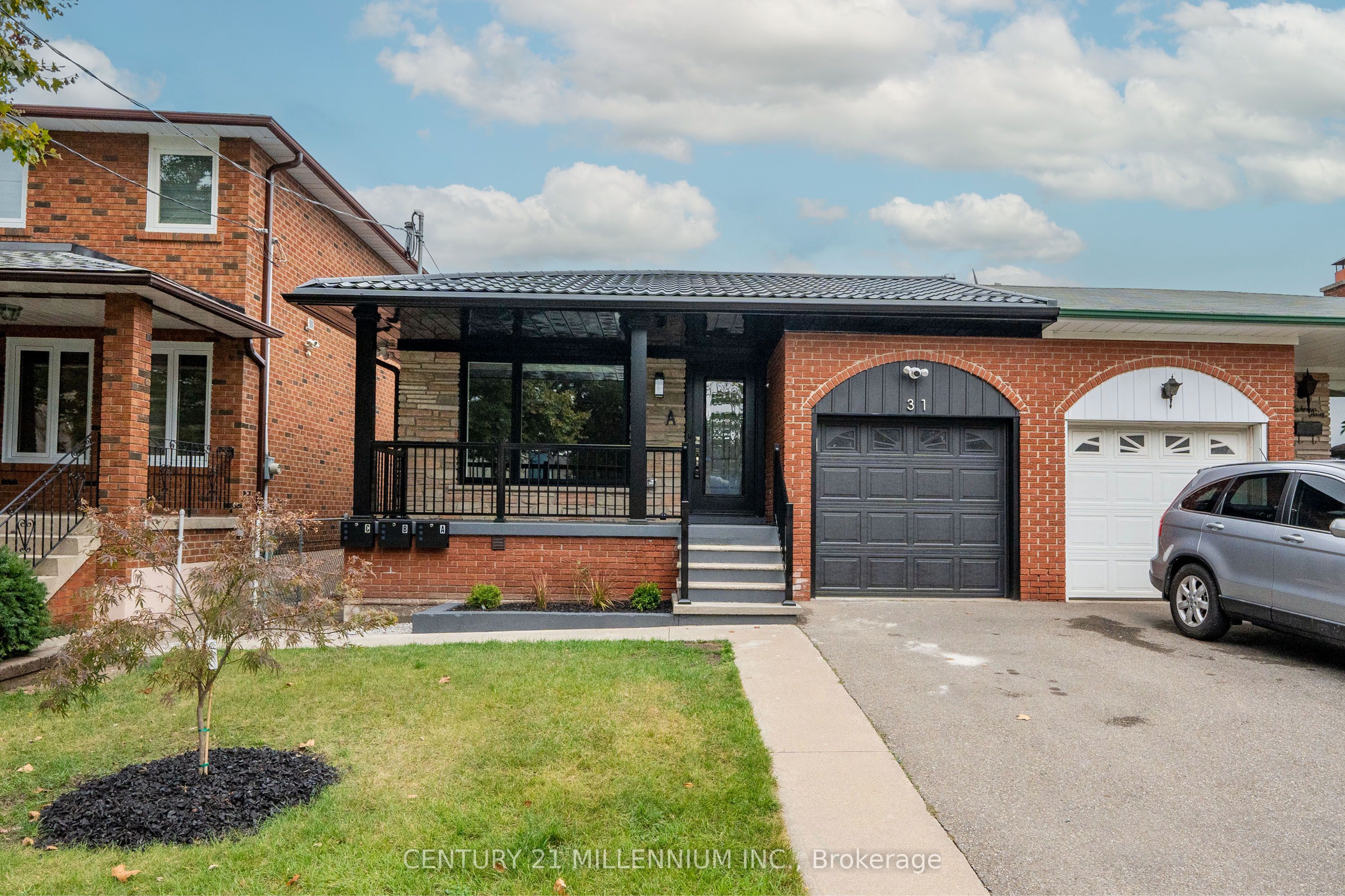 31 Mariposa Avenue A, Toronto, ON M6N 4A1