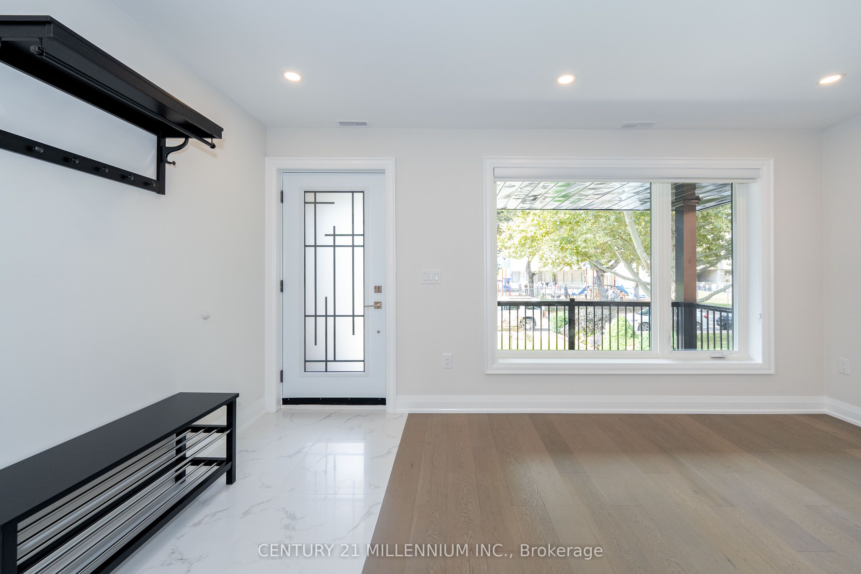 31 Mariposa Avenue A, Toronto, ON M6N 4A1 photo 3