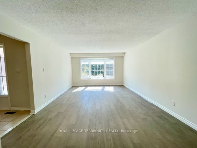 743 Fieldstone Road, Mississauga, ON L5C 3K7 photo 4
