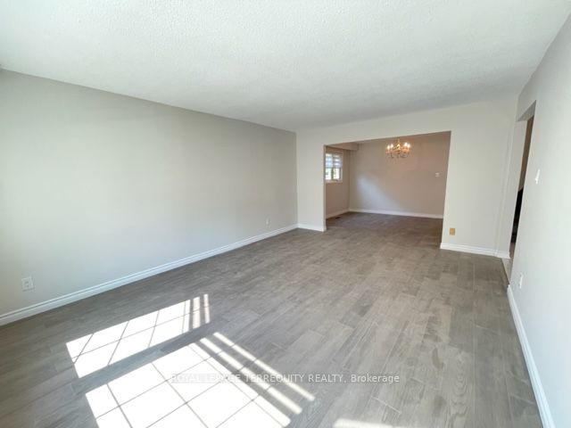 743 Fieldstone Road, Mississauga, ON L5C 3K7 photo 5
