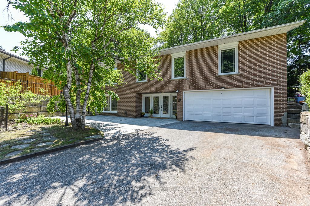 31 Queensborough Crescent, Toronto, ON M9R 1A1 photo 4