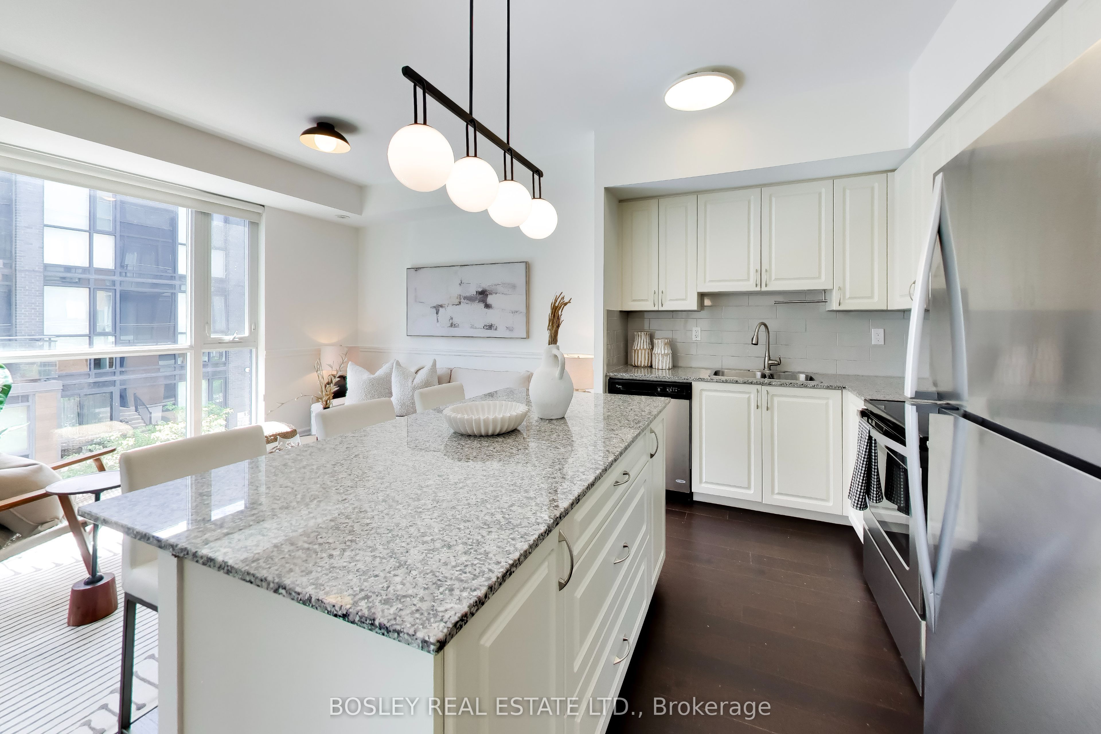 57 Macaulay Avenue 803, Toronto, ON M6P 3P5 photo 4
