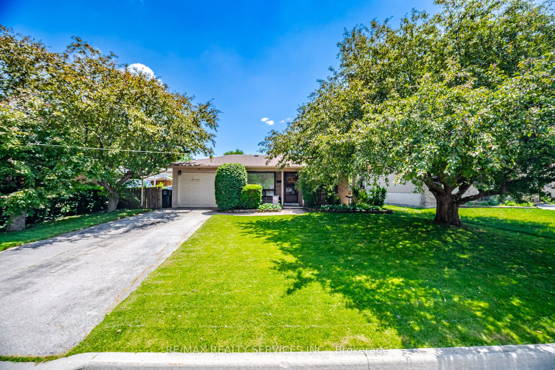 15 Ferndale Crescent, Brampton, ON L6Y 3V3