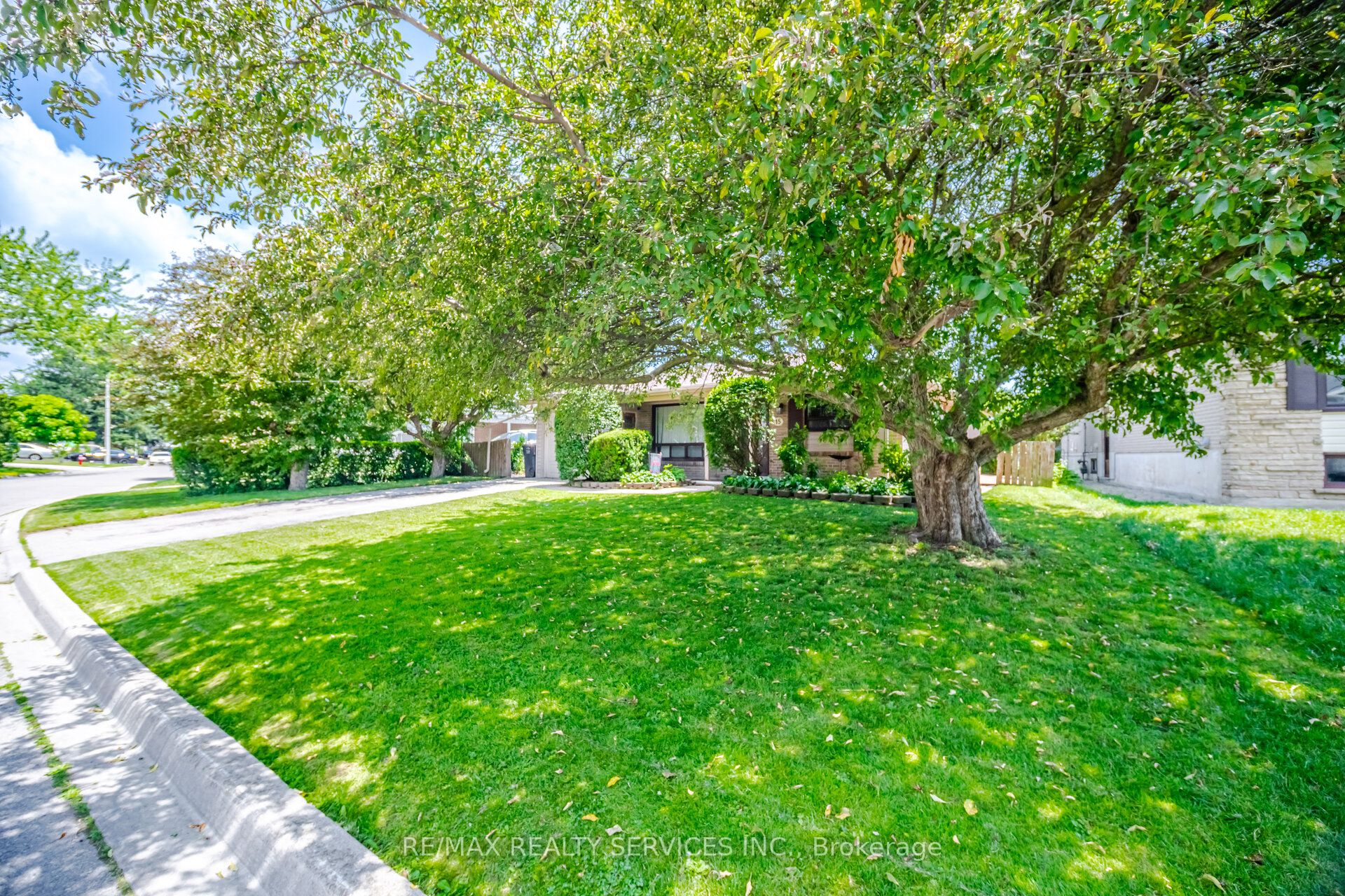 15 Ferndale Crescent, Brampton, ON L6Y 3V3 photo 4