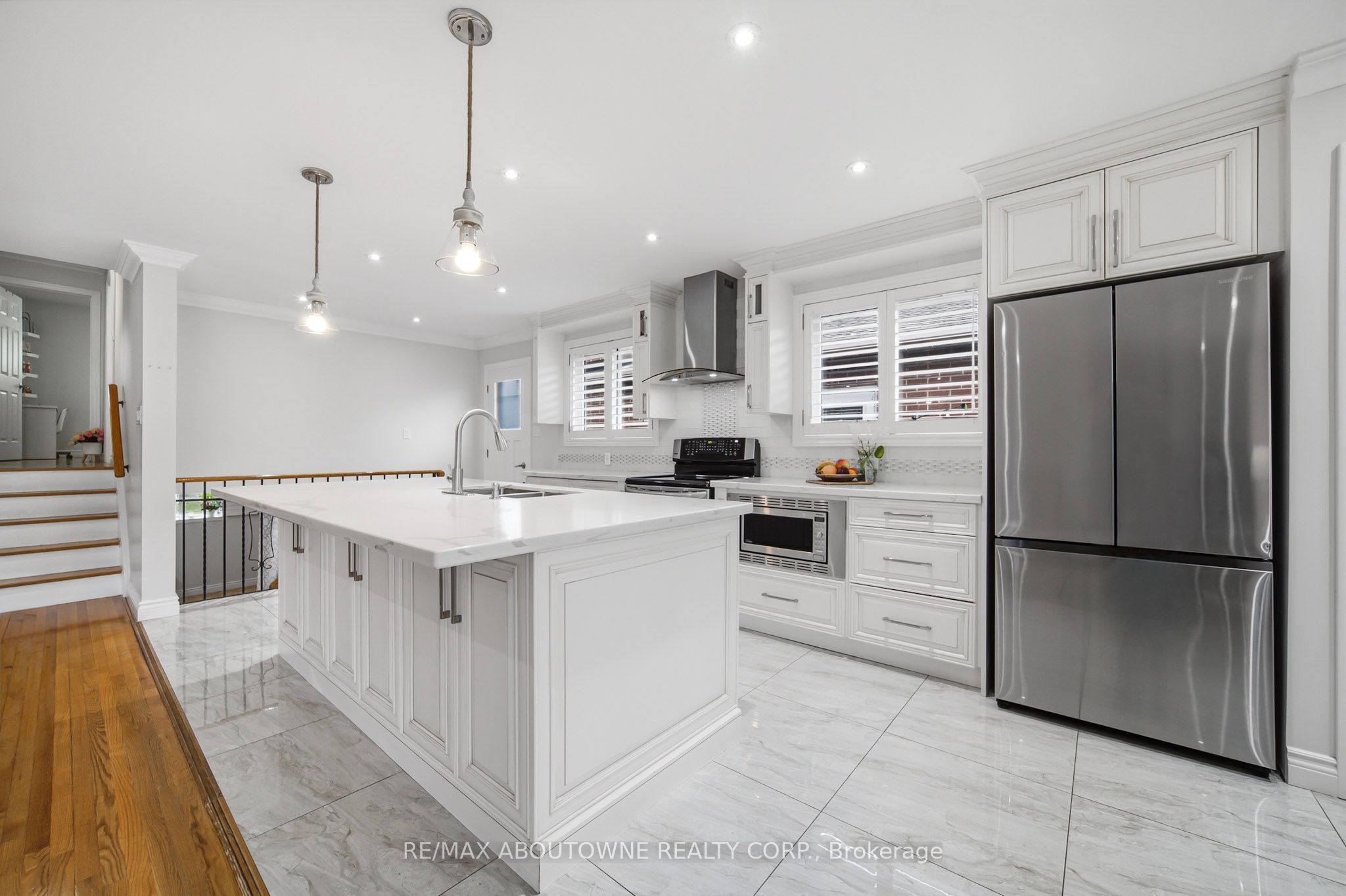 6346 Neuchatel Road, Mississauga, ON L5N 2J8 photo 3