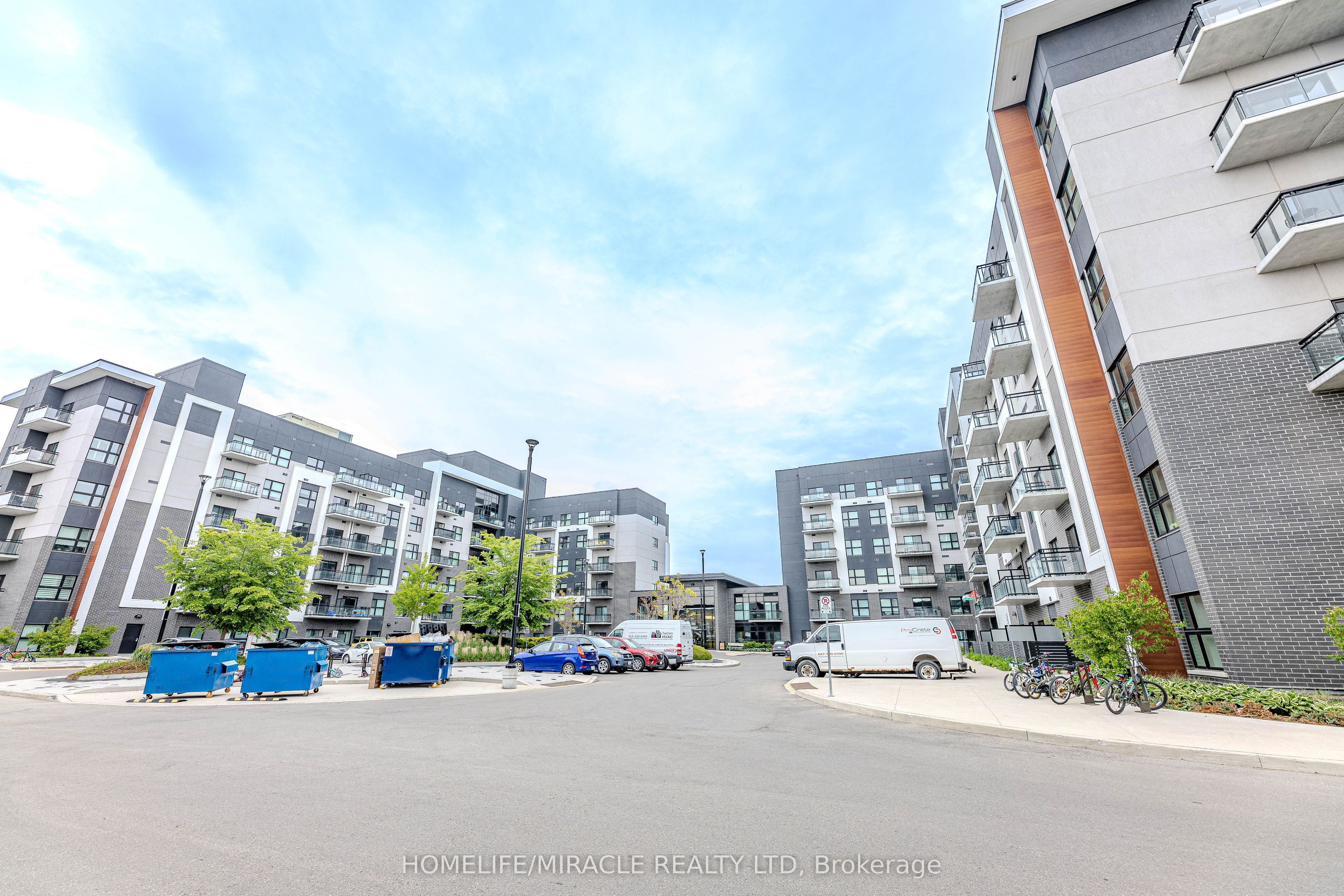 102 Grovewood Common 215, Oakville, ON L6H 0X2