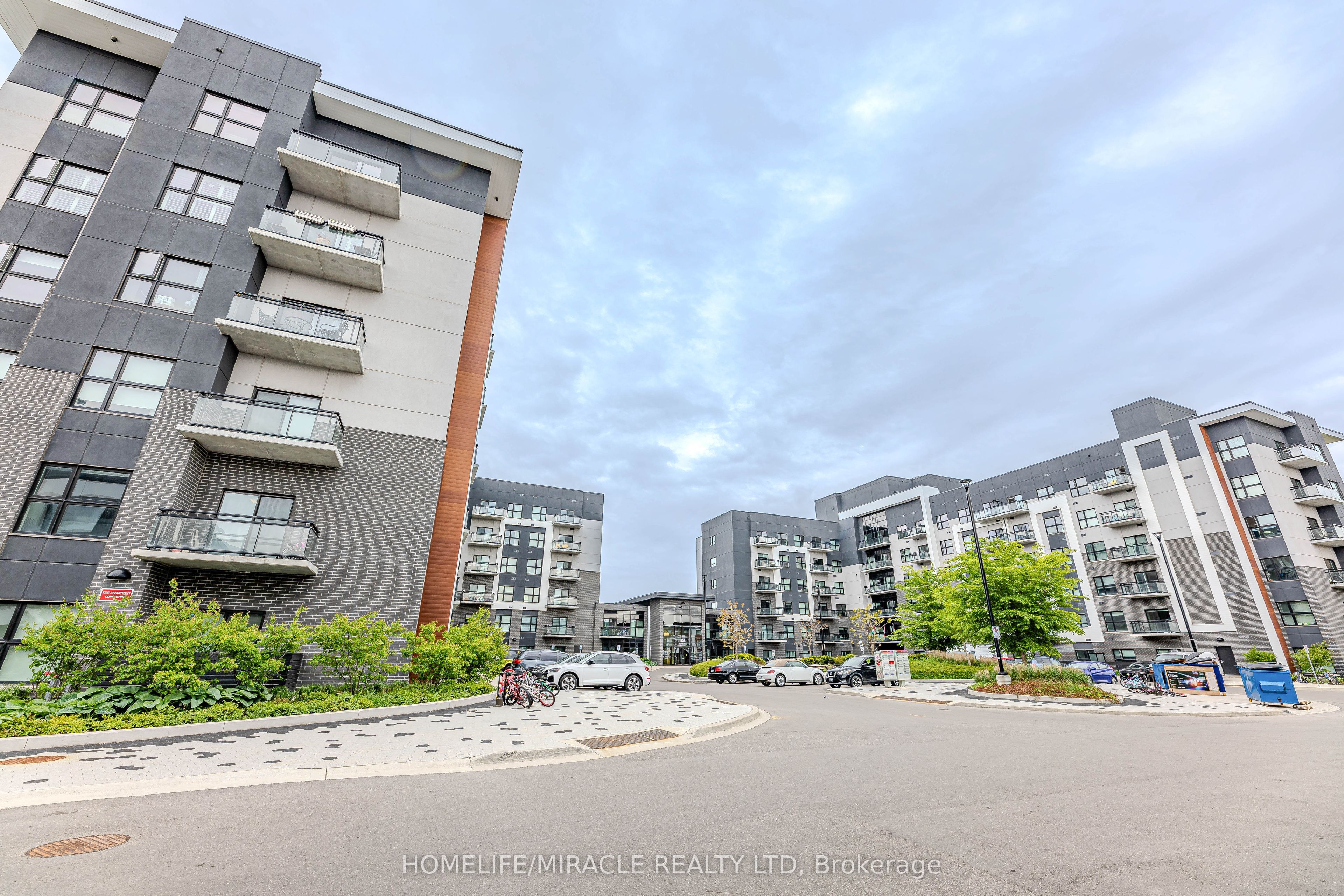 102 Grovewood Common 215, Oakville, ON L6H 0X2 photo 2