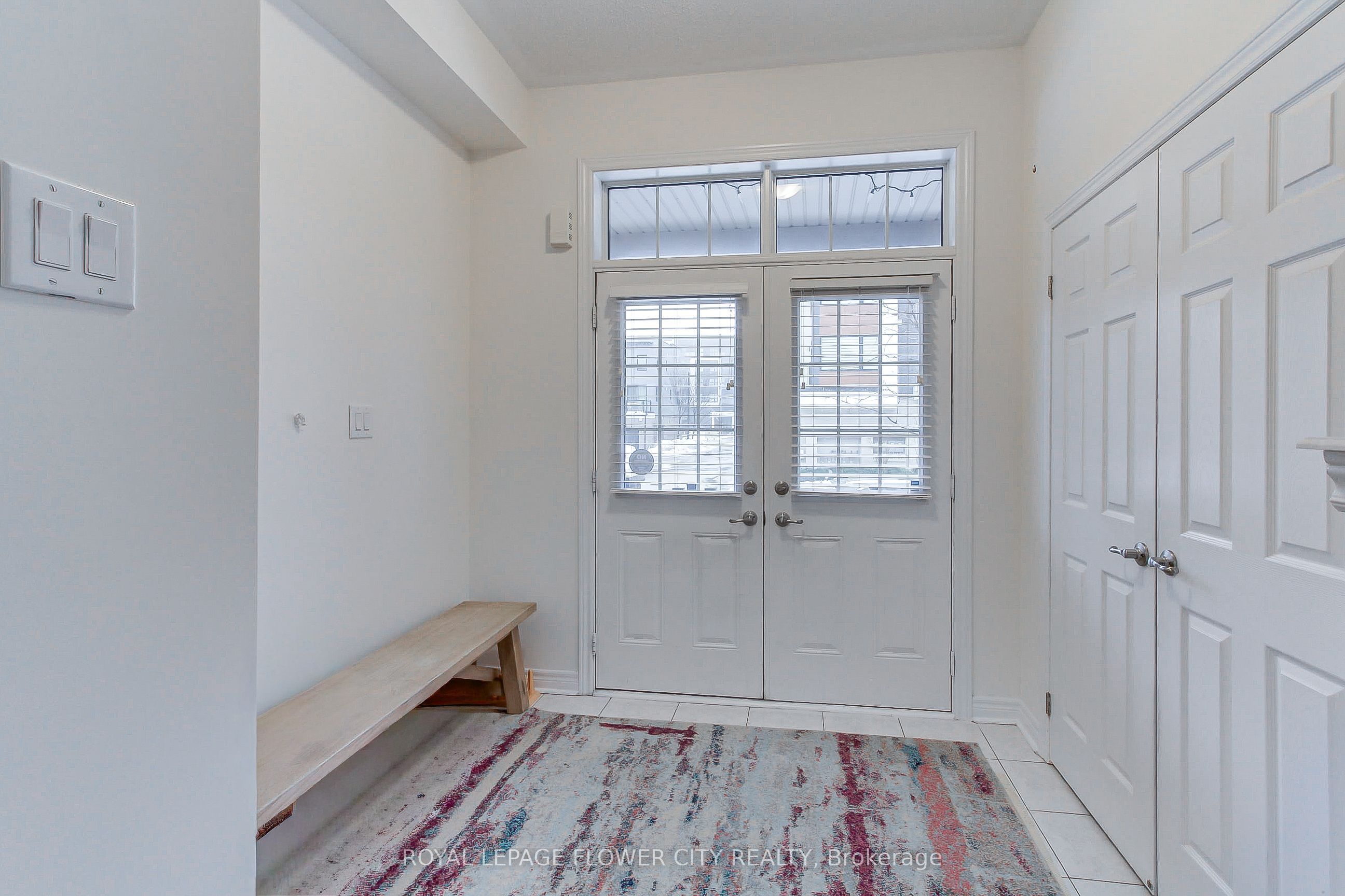 101 Huguenot Road, Oakville, ON L6H 0M3 photo 2