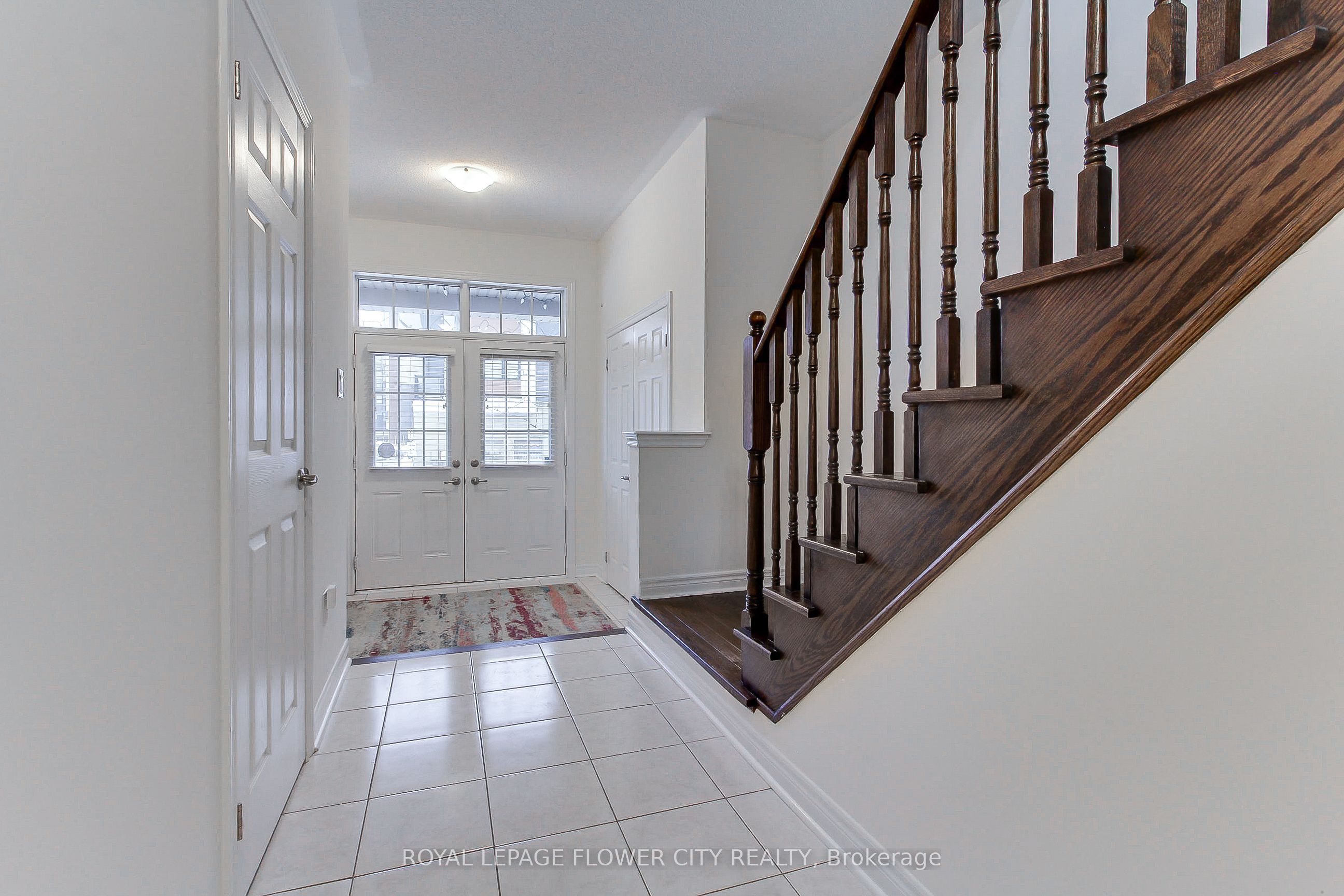 101 Huguenot Road, Oakville, ON L6H 0M3 photo 3