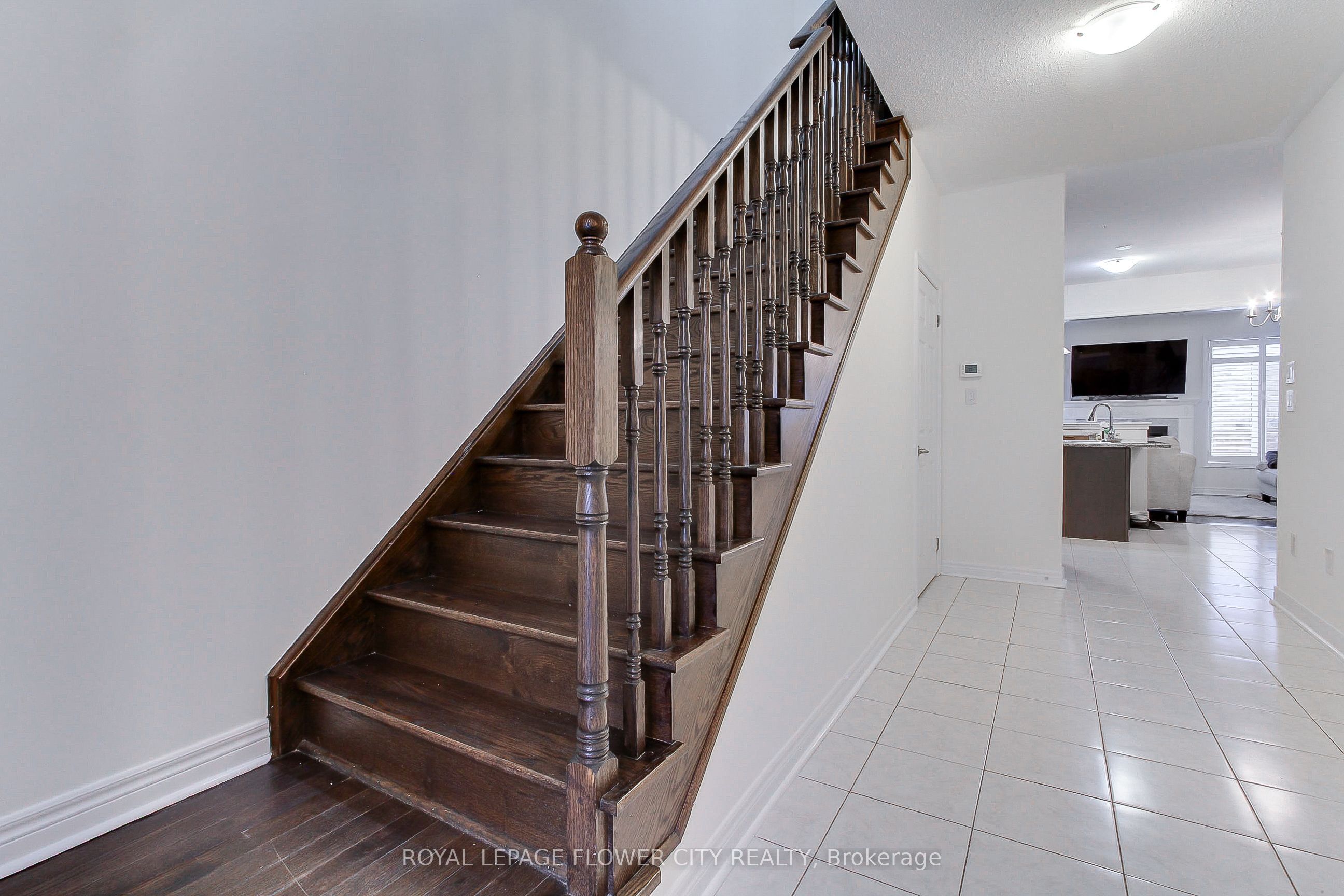 101 Huguenot Road, Oakville, ON L6H 0M3 photo 4