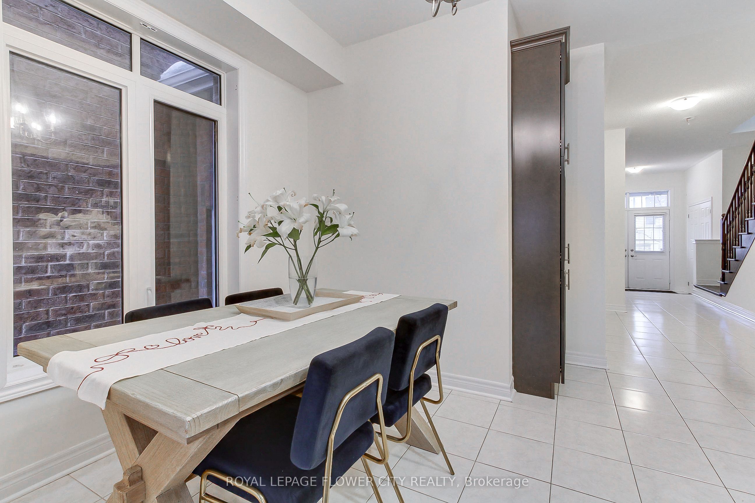 101 Huguenot Road, Oakville, ON L6H 0M3 photo 5