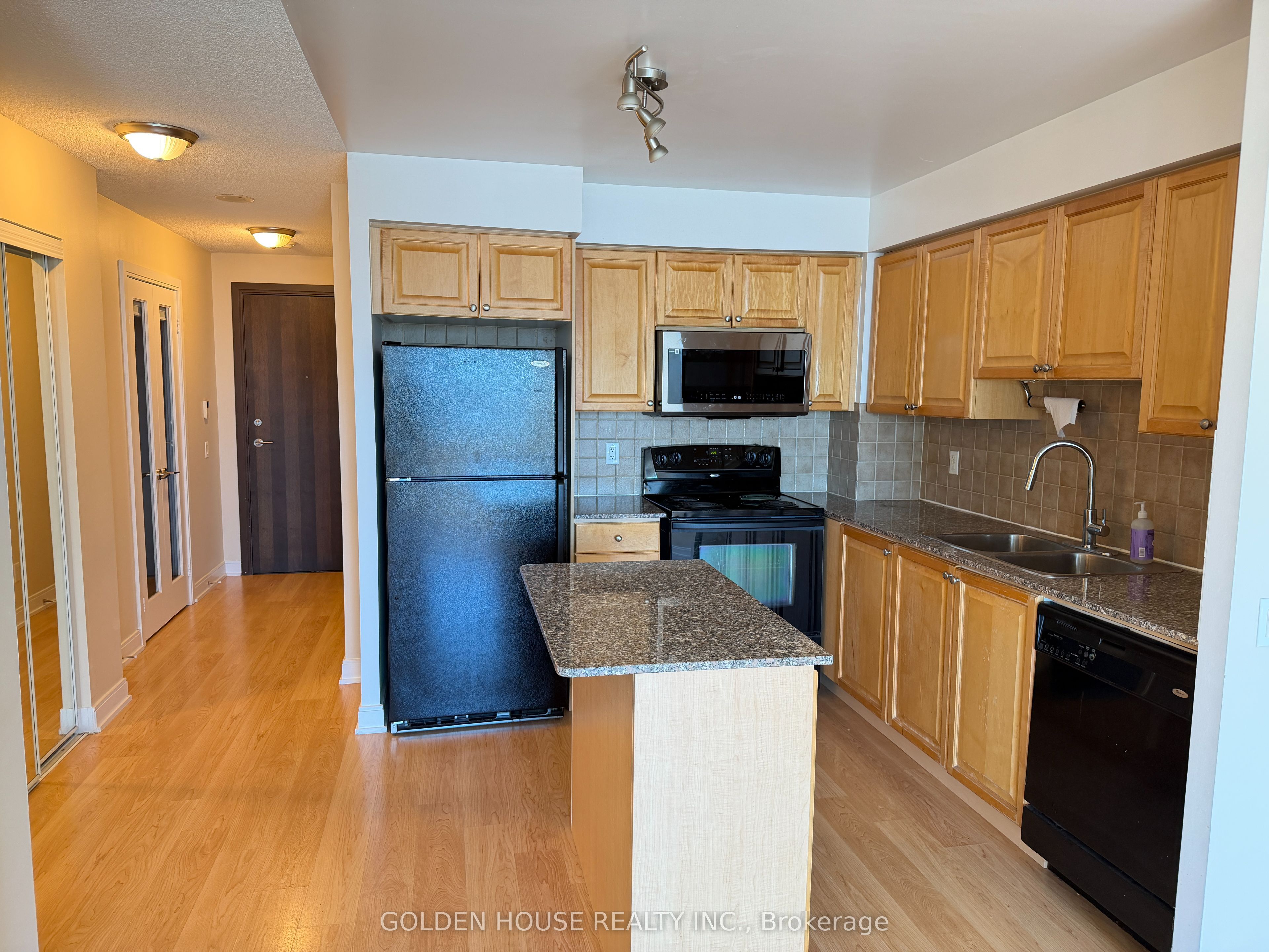 35 Viking Lane 1838, Toronto, ON M9B 0A2 photo 3