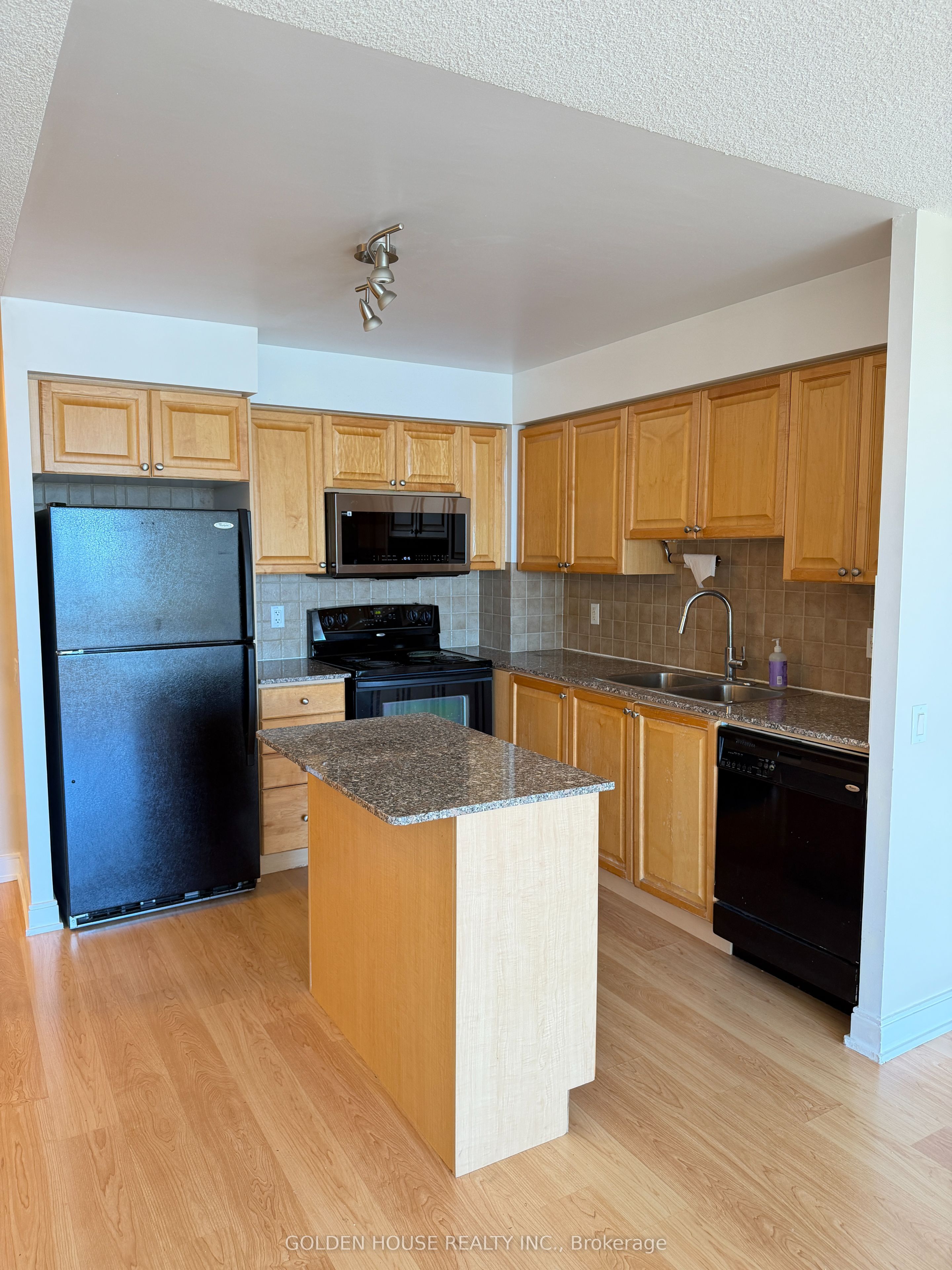 35 Viking Lane 1838, Toronto, ON M9B 0A2 photo 4