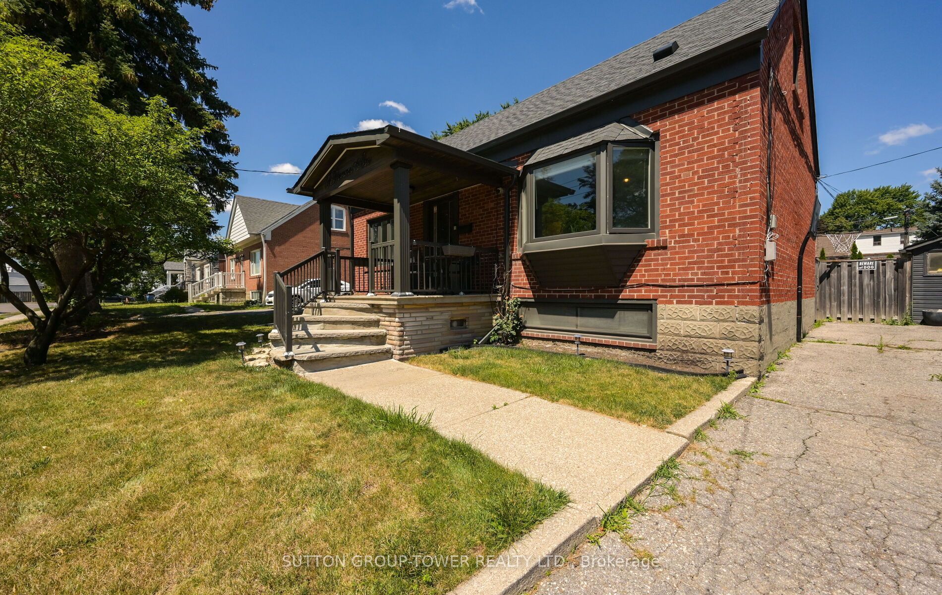 8 Yvonne Avenue N, Toronto, ON M3L 1C7 photo 2