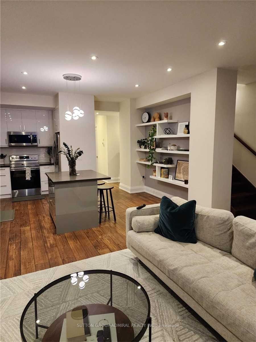 15 Ennerdale Road 201, Toronto, ON M6E 4C2 photo 2