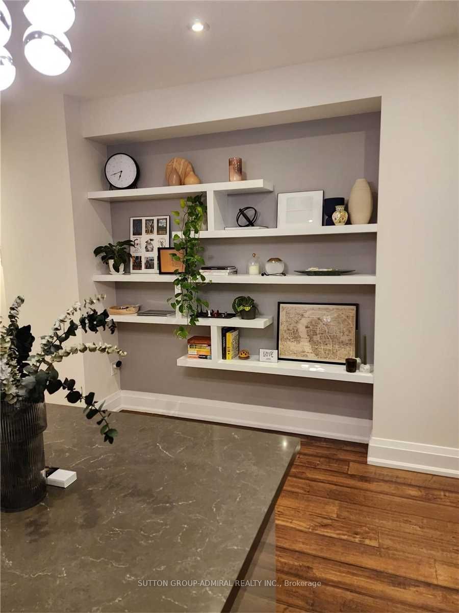 15 Ennerdale Road 201, Toronto, ON M6E 4C2 photo 3