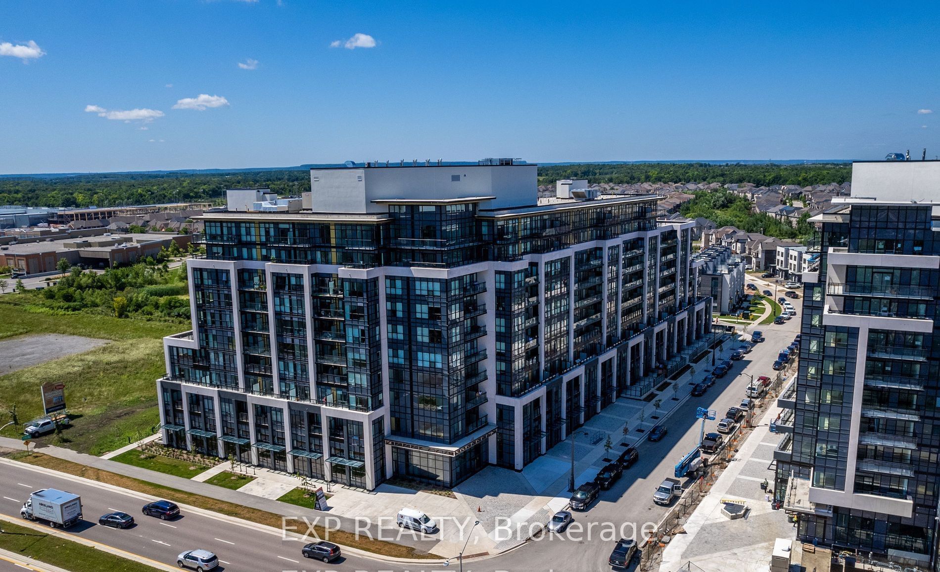 405 Dundas Street W 322, Oakville, ON L6M 5P9 photo 2