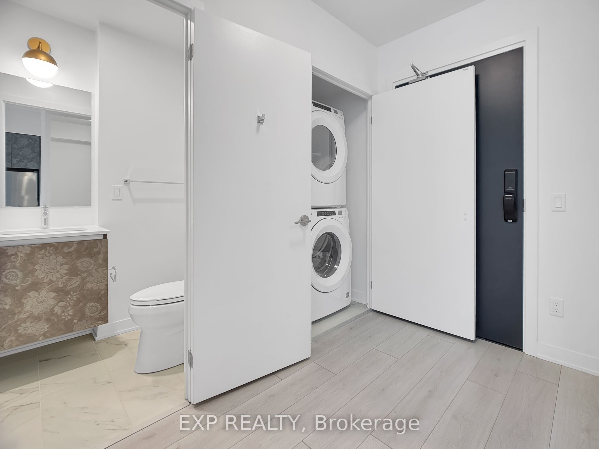 405 Dundas Street W 322, Oakville, ON L6M 5P9 photo 3
