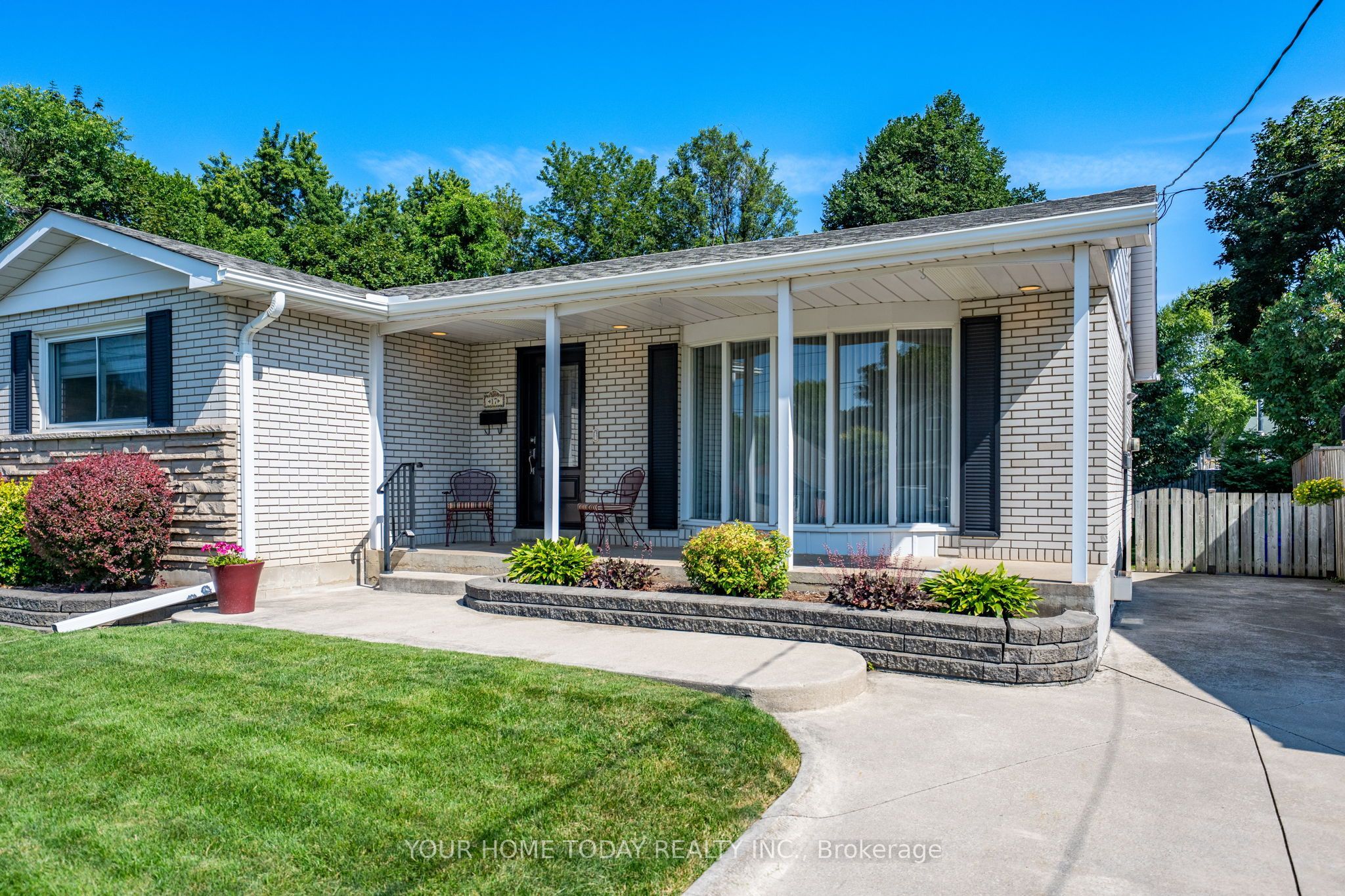 17 Carole Street, Halton Hills, ON L7G 5B4 photo 3