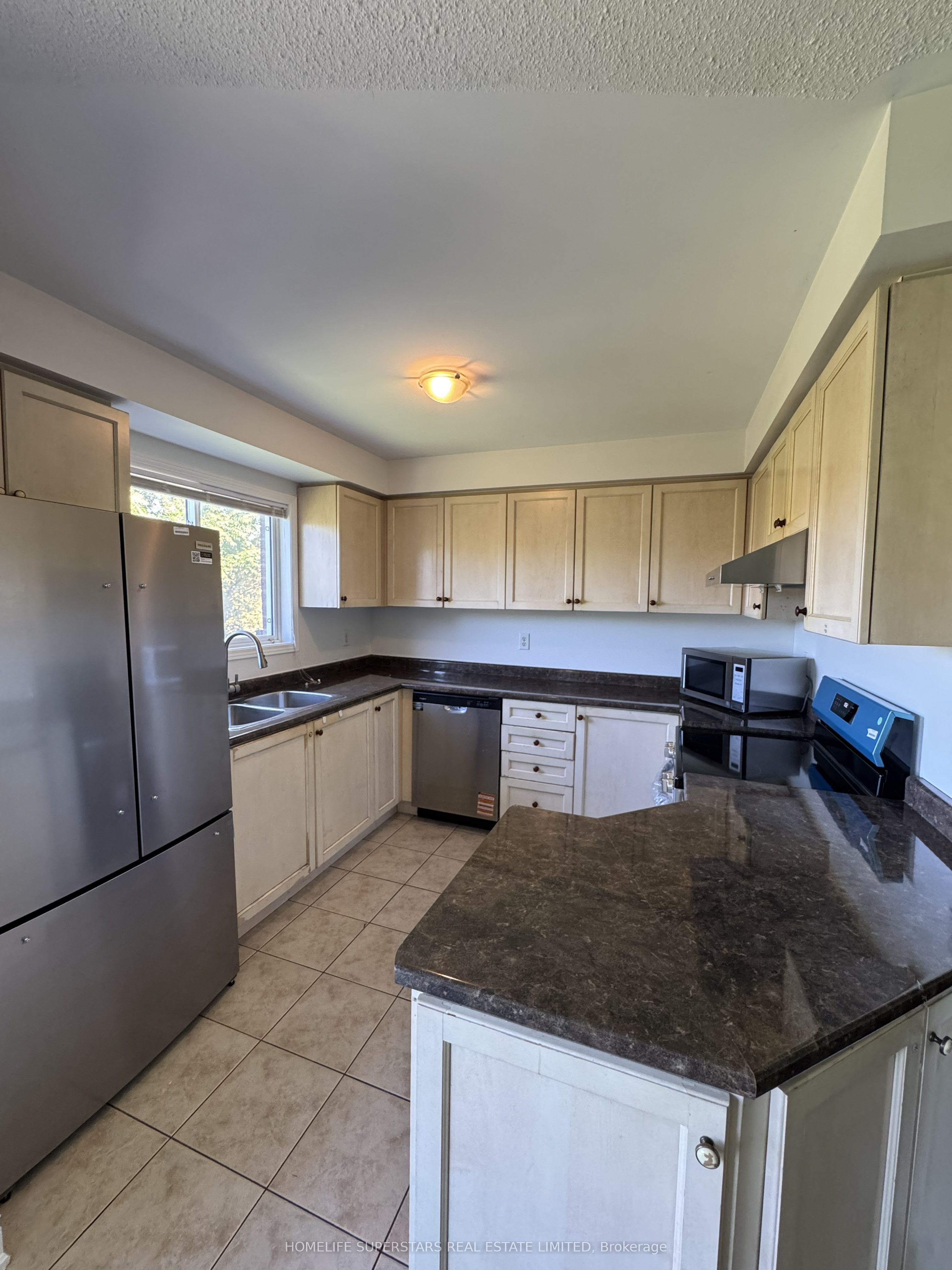 93 Mare Crescent, Toronto, ON M9W 7E5 photo 2