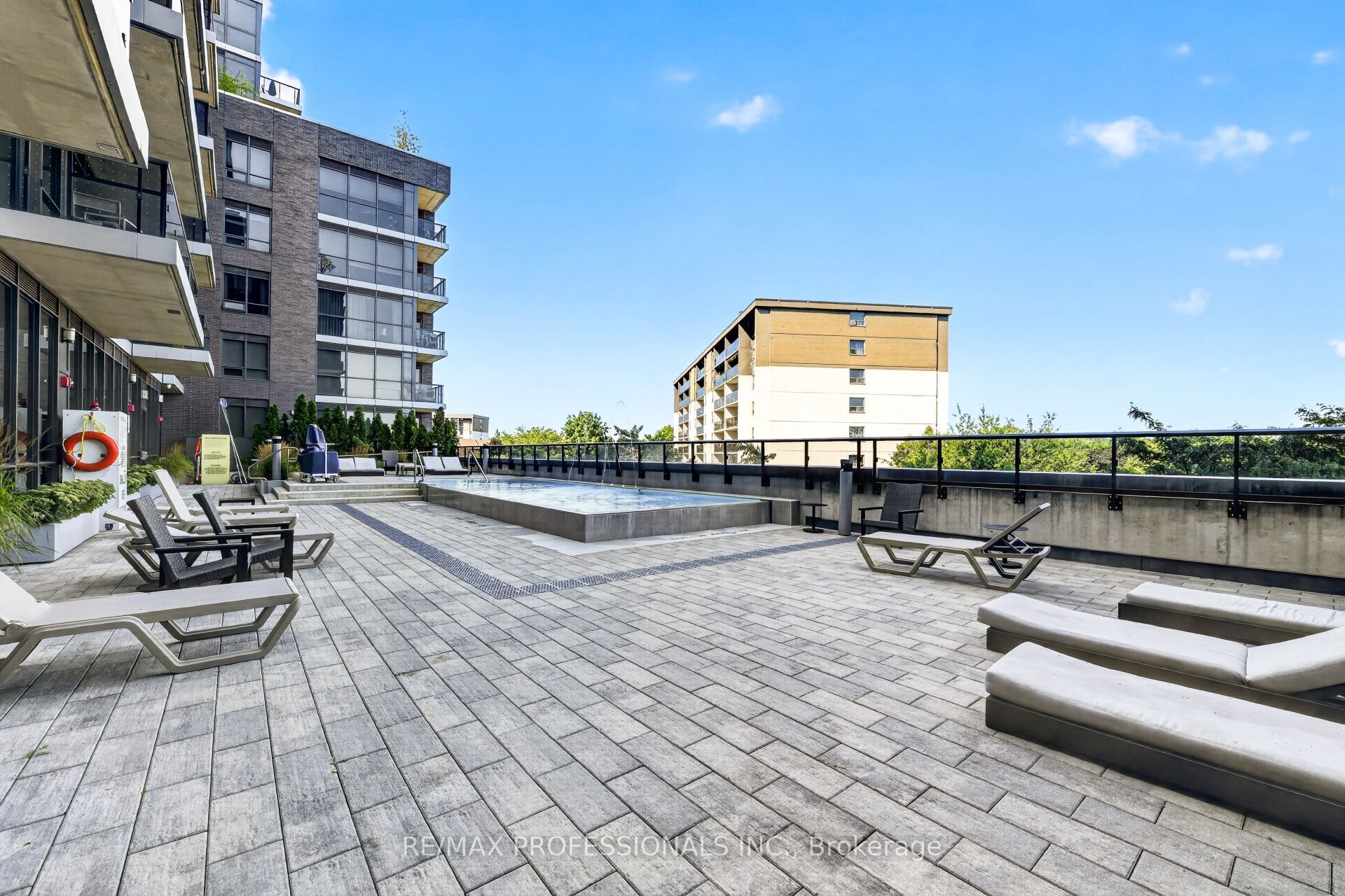 10 Gibbs Road 406, Toronto, ON M9B 0E2