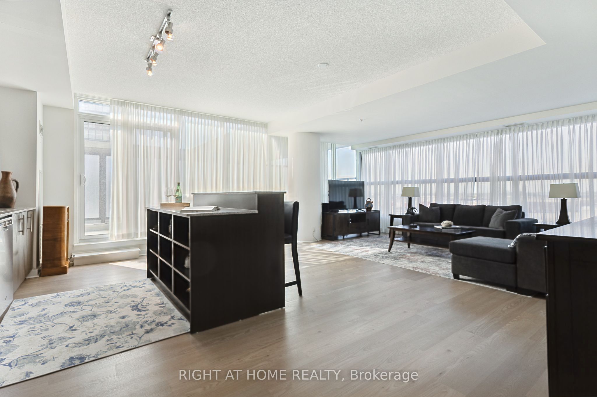 3985 Grand Park Drive 302, Mississauga, ON L5B 0H8 photo 3