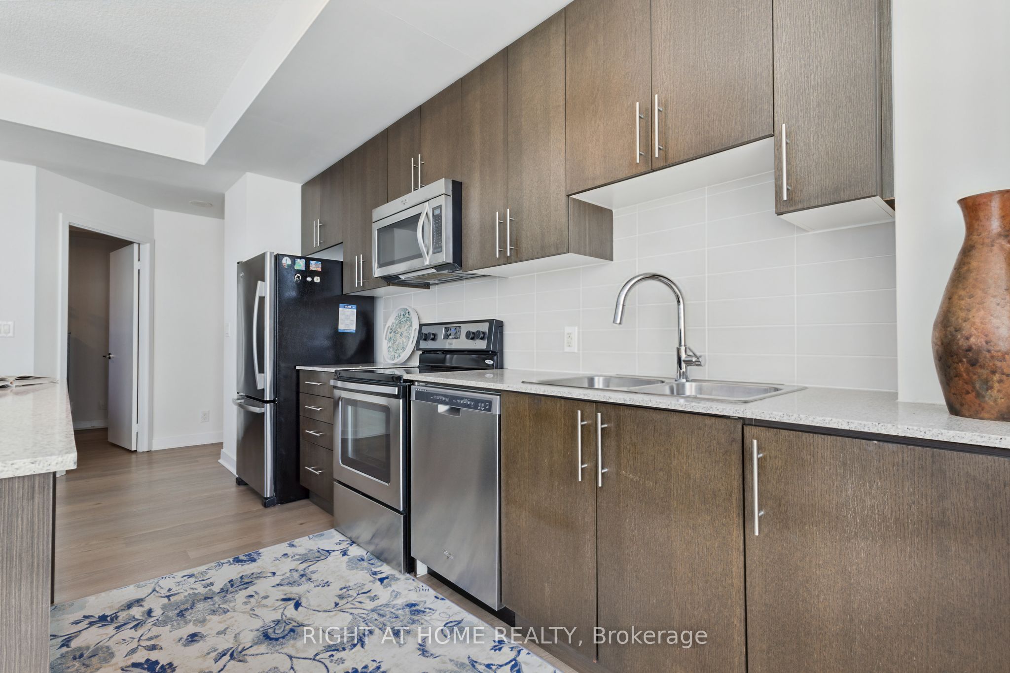3985 Grand Park Drive 302, Mississauga, ON L5B 0H8 photo 5