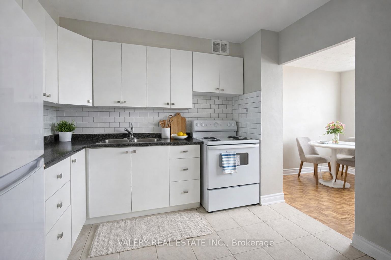 890 Jane Street 1103, Toronto, ON M6N 4C3 photo 2