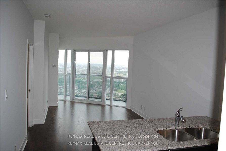60 Absolute Avenue 203, Mississauga, ON L4Z 0A9 photo 2