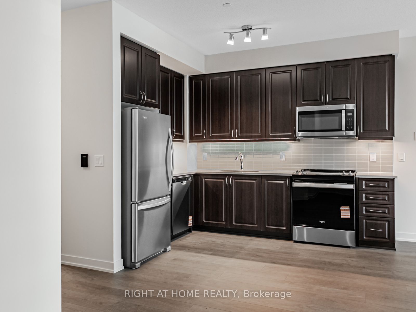 38 Annie Craig Drive 501, Toronto, ON M8V 0G9 photo 5