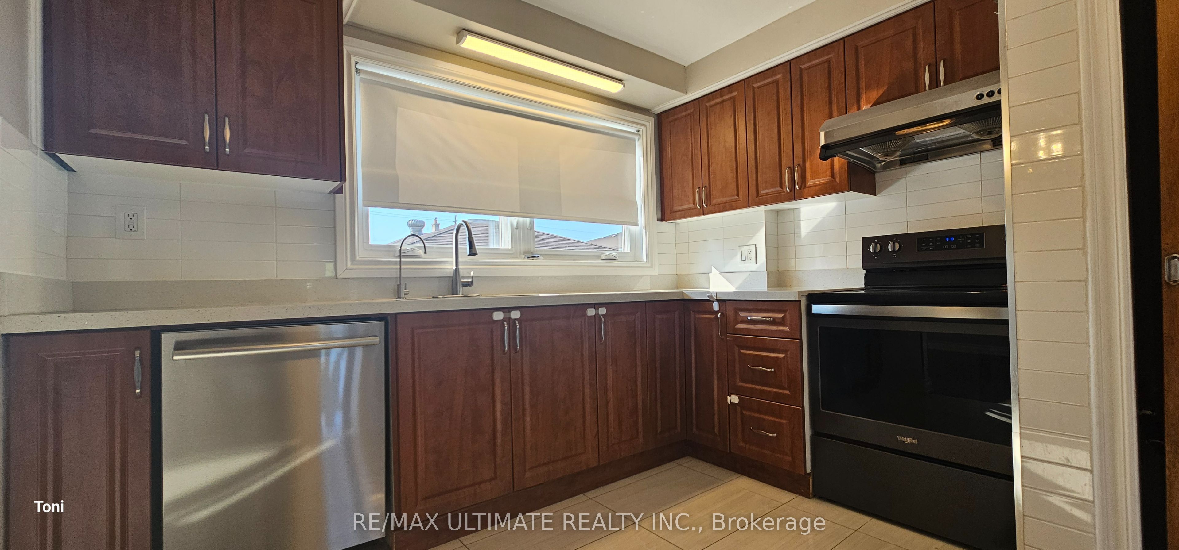 187 Epsom Downs Drive Main, Toronto, ON M3M 1S8 photo 5
