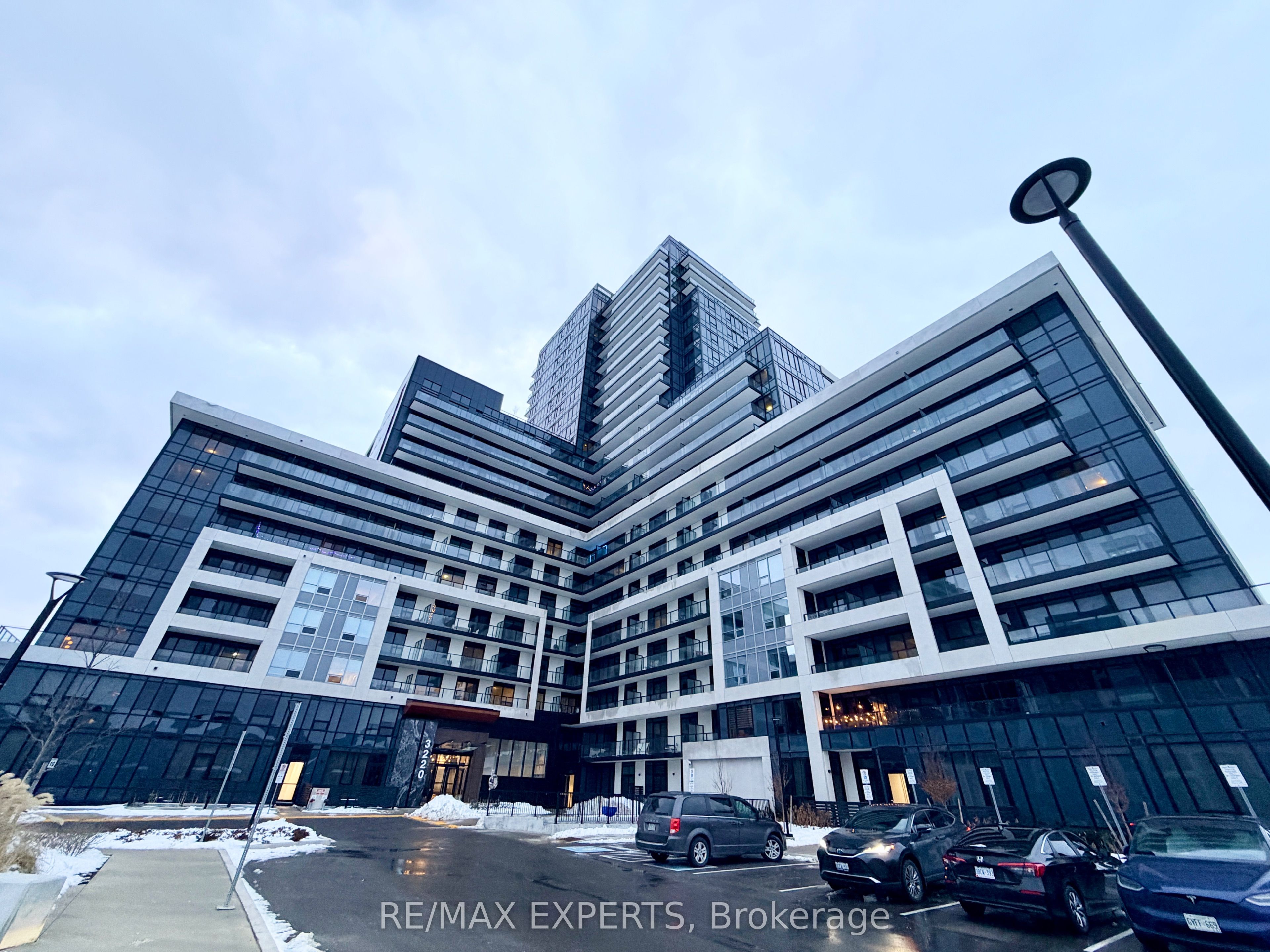 3220 William Coltson Avenue E 723, Oakville, ON L6H 7X9