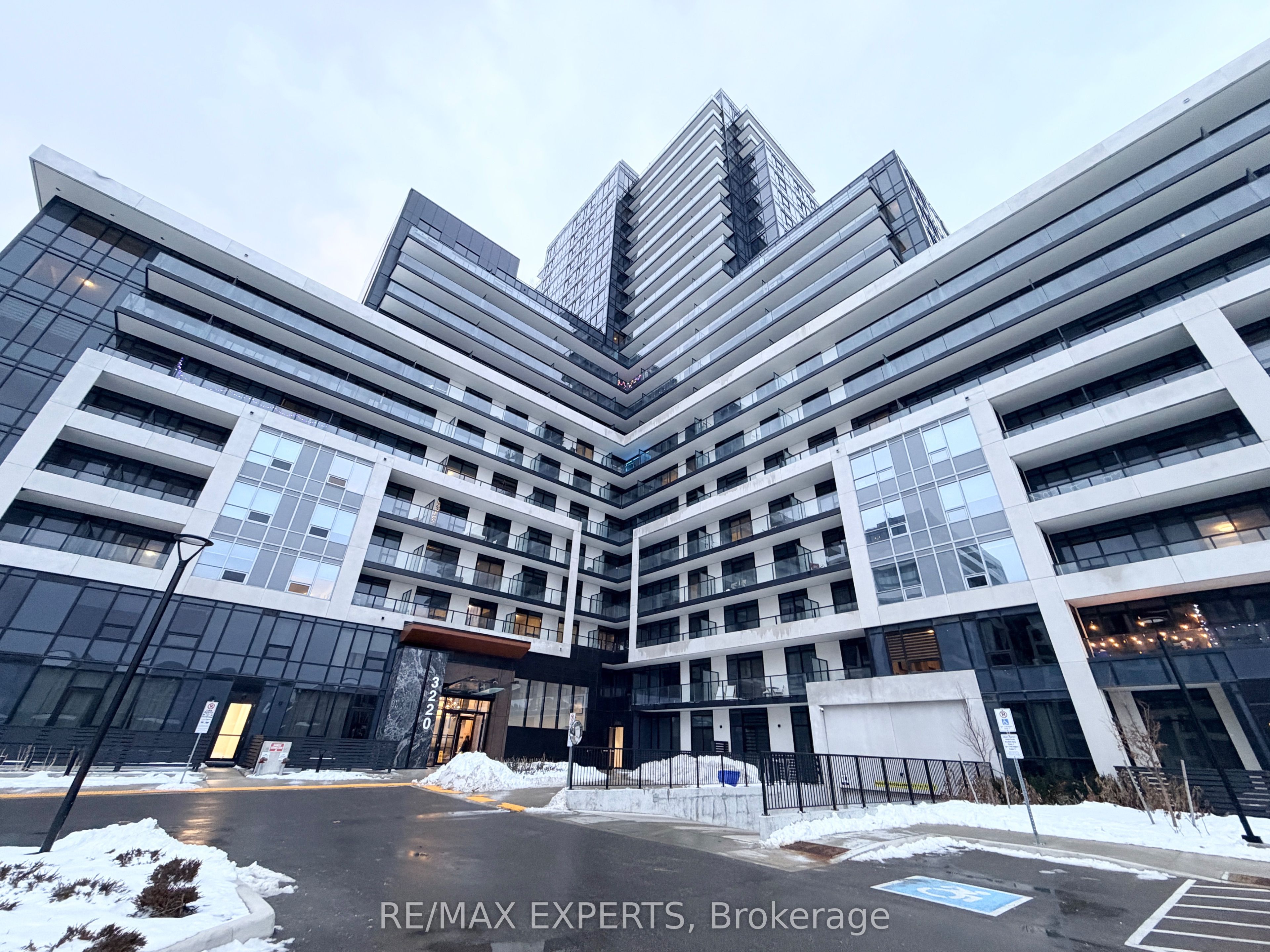 3220 William Coltson Avenue E 723, Oakville, ON L6H 7X9 photo 2