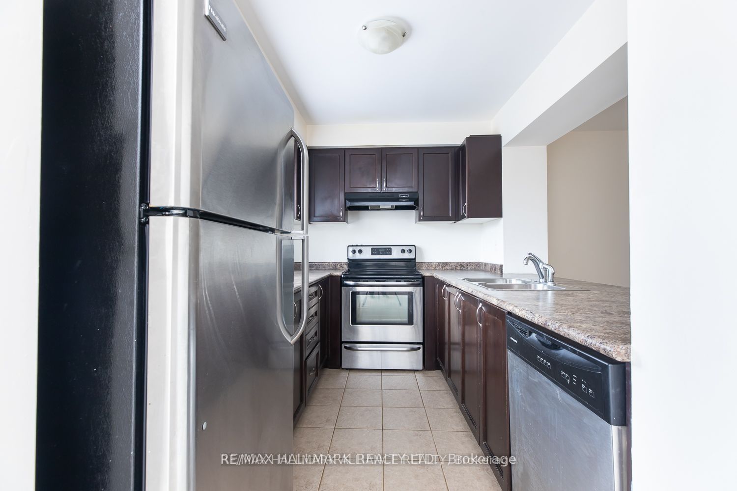 142 Baycliffe Crescent, Brampton, ON L7A 3Z3 photo 4